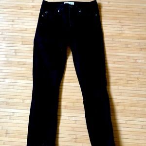 GAP- BLACK TRUE SKINNY JEANS .